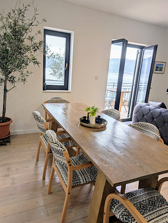 Apartment with panoramic sea view on the first line in Krasici — photo 2